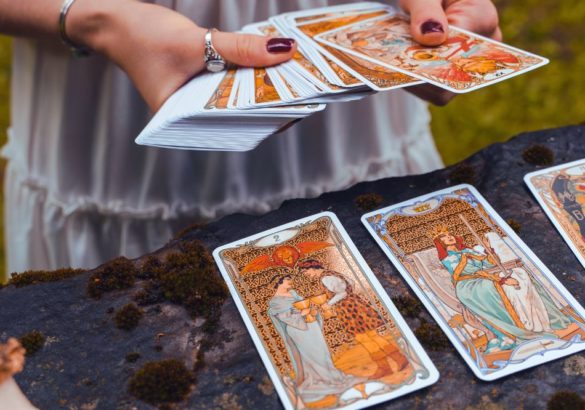 Tarot & de page van Bokalen: wat wil deze kaart jou vertellen?