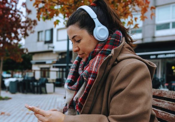 Waarom de winter perfect is voor luisterboeken: 10 boeken die je nu ook op Spotify kunt luisteren