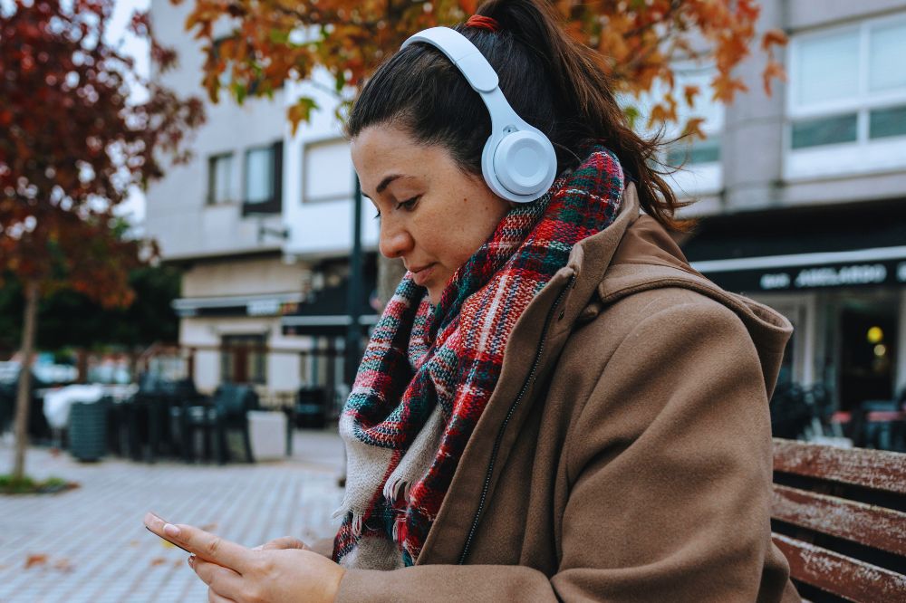 Waarom de winter perfect is voor luisterboeken: 10 boeken die je nu ook op Spotify kunt luisteren